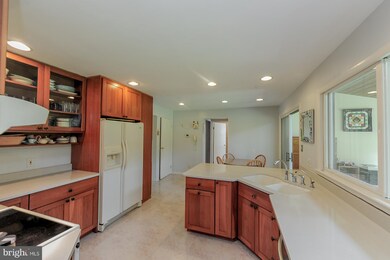 9405 Mellenbrook Rd, Columbia, MD 21045 - photo 4