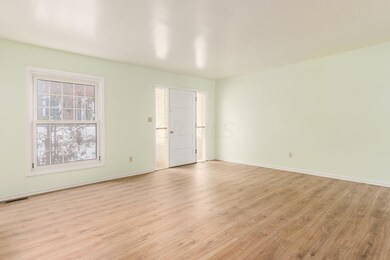 007_d4b1_Z 621 Simbury St 015