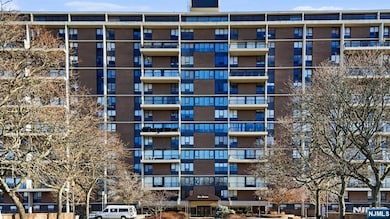 Horizon House unit 1010, Fort Lee, NJ 07024 - photo 2