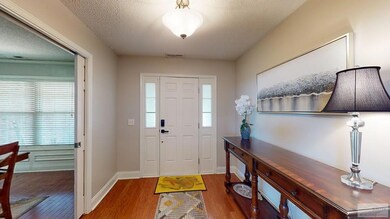 Foyer Out