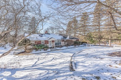 5 Meadow Dr, Troy, NY 12180 - photo 2