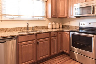 kitchen w granite