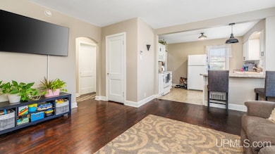 1300 W B St, Iron Mountain, MI 49801 - photo 4