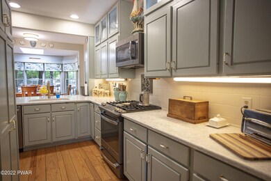 317 Surrey Dr, Lords Valley, PA 18428 - photo 4