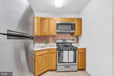 Van Ness East unit 843, Washington, DC 20008 - photo 6