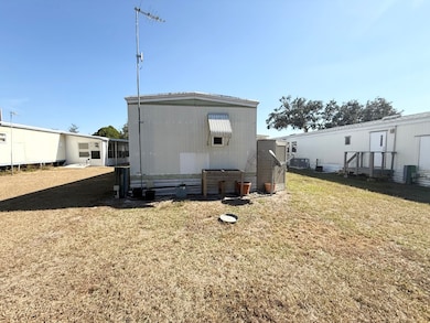 11732 Susan Halasz Ln, Thonotosassa, FL 33592 - photo 5