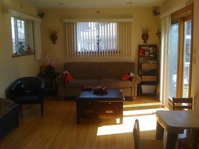 6147 N Sacramento Ave, Chicago, IL 60659 - photo 3