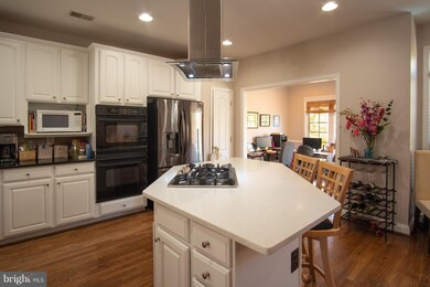 9966 Cyrandall Dr, Oakton, VA 22124 - photo 5