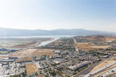 15427 Park Point Ave unit 102, Lake Elsinore, CA 92532 - photo 3