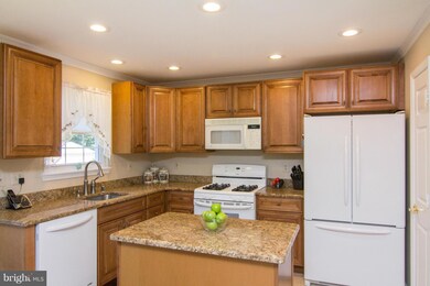 7512 Patterson Ct, Sykesville, MD 21784 - photo 2