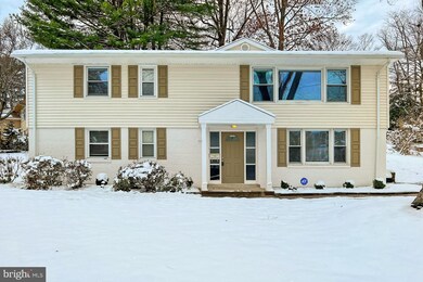 1109 Hillcrest Dr SW, Vienna, VA 22180 - photo 3