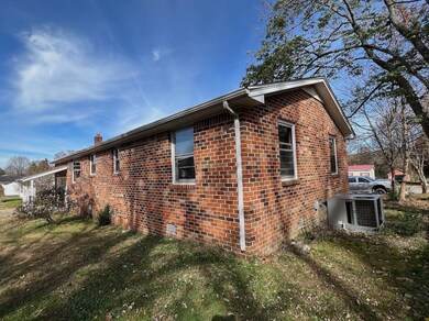 952 Emerson St, Manchester, TN 37355 - photo 2
