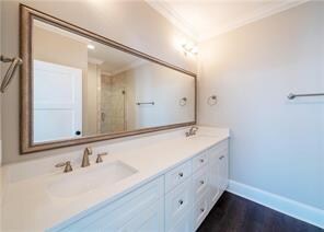 MSTR bath vanity with dual sinks and quartz counte