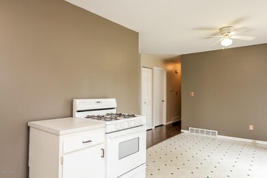 1615 Carlton Ave NE, Grand Rapids, MI 49505 - photo 4