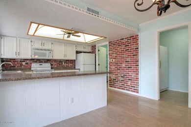 007 Kitchen 1