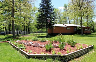 5064 N Red Maple St Irons MI-large-004-