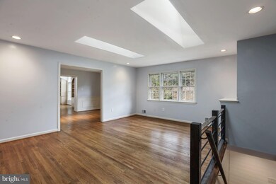 7916 Robison Rd, Bethesda, MD 20817 - photo 4