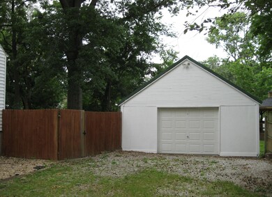 Large 1-Car Garage