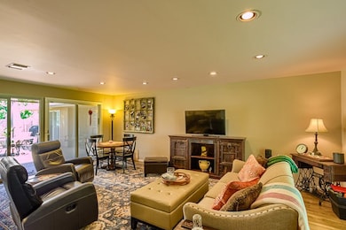 102 W Peach St, Fredericksburg, TX 78624 - photo 6