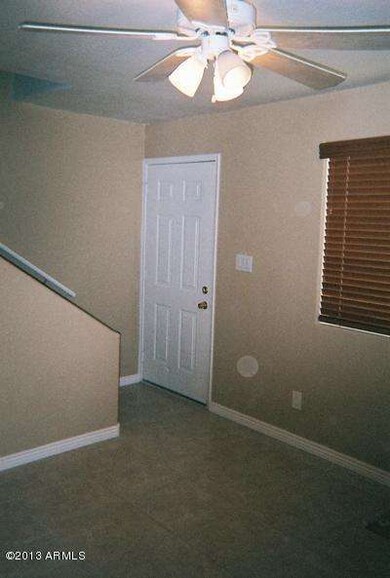 06-Mateo_EntryLivingRm