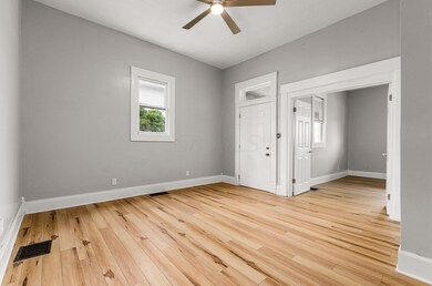 003_558_K 499 E Hinman Ave006