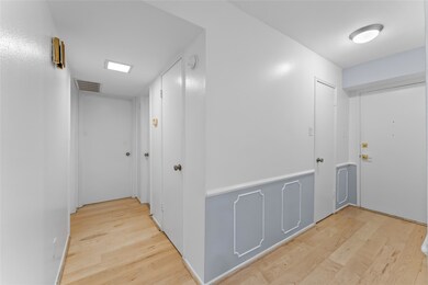 359 N Post Oak Ln unit 221, Houston, TX 77024 - photo 5