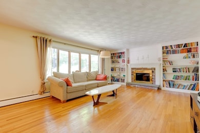 4 Wethersfield Dr, Andover, MA 01810 - photo 2