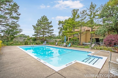 14-web-or-mls-300-farington-blvd