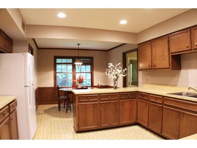 Large KitchenBreakfast