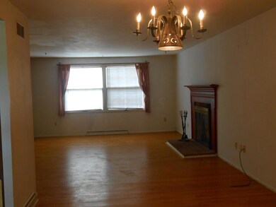 Living Roomg/Dining Room