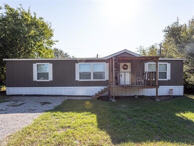 860 E Aquarius Ct, Granbury, TX 76049 - photo 2