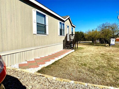810 Pecos River Dr, Granbury, TX 76048 - photo 2