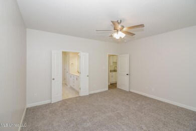 192 Crimsonwood Dr, Byhalia, MS 38611 - photo 5