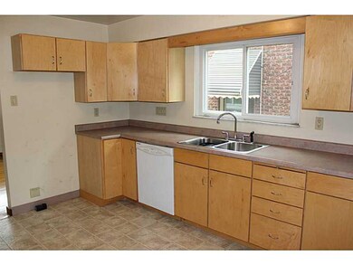 Kitchen. Plenty of counter and cupboard space