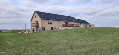 14966 Cochise St, Williston, ND 58801 - photo 4