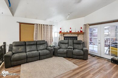 12-Living Room_SLS_-0345
