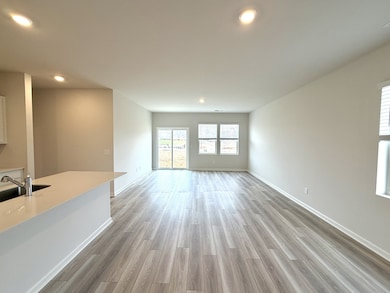 919 Moray Ln, Clarksville, TN 37043 - photo 3