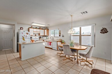 Kitchen/Dining (2)