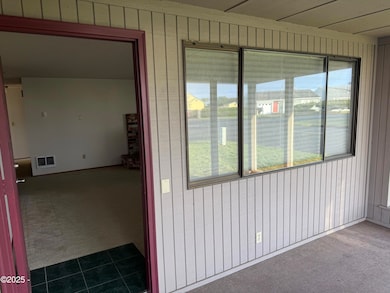 953 SW 7th St, Newport, OR 97365 - photo 5