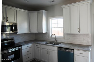 3928 Pensacola Dr, Hope Mills, NC 28348 - photo 7