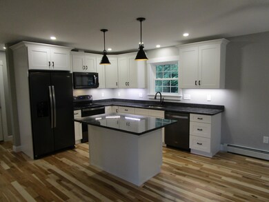 Kitchen with recessed and Under cab lts.