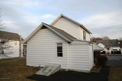 821 Lincoln St, Scranton, PA 18519 - photo 2