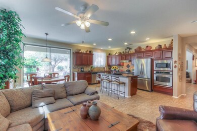 Family Room (3)-FULL