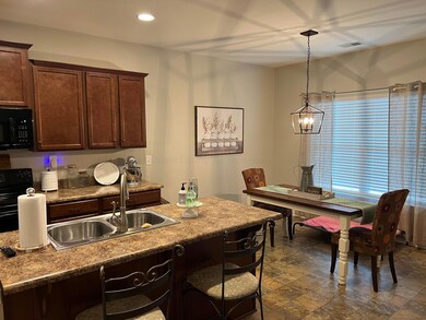 Kitchen/DR