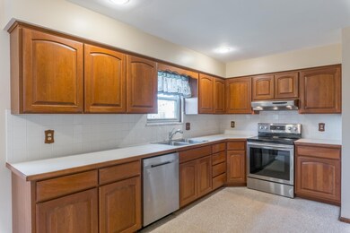 1739 Balsamridge Rd, Columbus, OH 43229 - photo 6