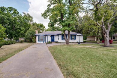 2004 Franklin St, Bonham, TX 75418 - photo 2