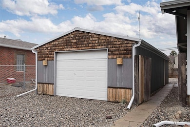 615 N Custer Ave, Hardin, MT 59034 - photo 3