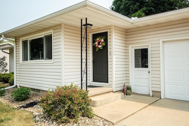 3828 Carlton Dr, Cedar Falls, IA 50613 - photo 3