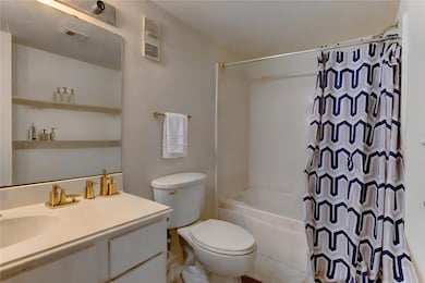 3901 Woodchase Dr unit 59, Houston, TX 77042 - photo 5