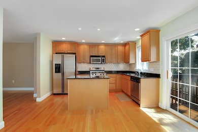 30 Russell St unit 3, Waltham, MA 02453 - photo 3